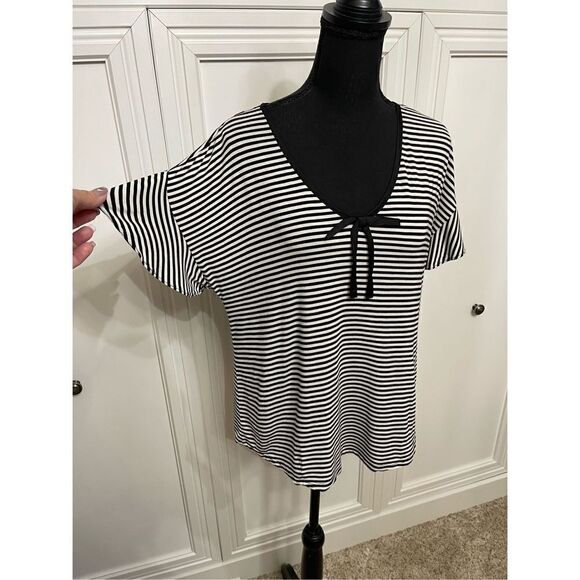 3/$30 Kate Spade Black & White Striped Short Flutter Sleeve Tee Size Med - Picture 3 of 6